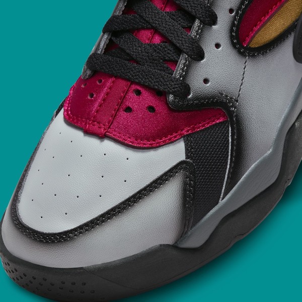 This Nike Air Flight Huarache resembles Air Jordan 7 Bordeaux